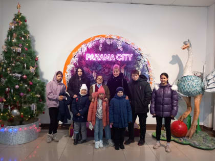 Воспитанники центра «Исток» побывали на новогодней премьере кинофильма «Чебурашка»