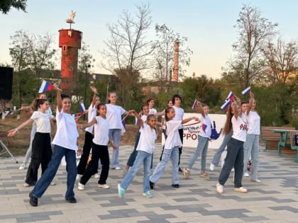 Волонтеры культуры Центра народной культуры провели трогательную акцию «Мы против террора»