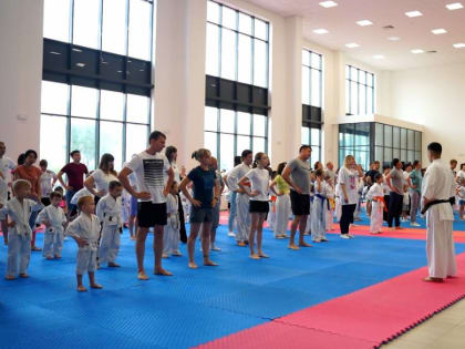 В Ледовом Дворце состоялся флешмоб «За здоровый образ жизни»