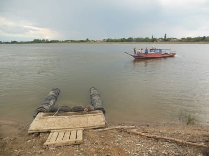 Астраханское село осталось без моста и парома