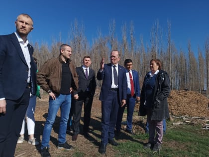 Депутаты астраханской гордумы вдохнули запахи новых цветов