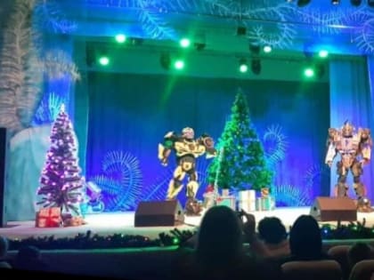 В «Аркадии» детям показали новогодний спектакль