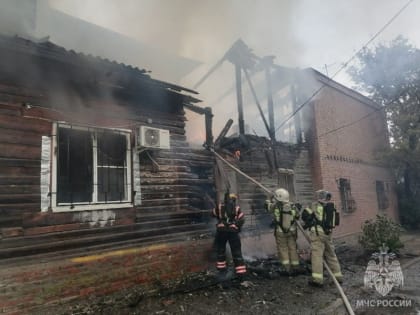 В Астрахани горели три жилых дома