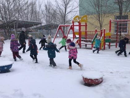 Зимние забавы на свежем воздухе прошли в детских садах Приволжского района
