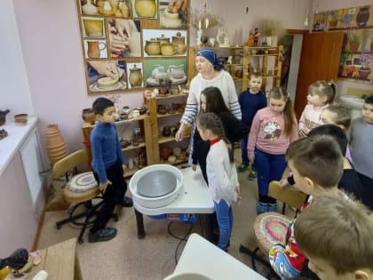 Маленьких приволжан научили делать масленичные поделки