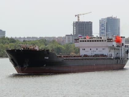 В Астраханской области два теплохода сели на мель