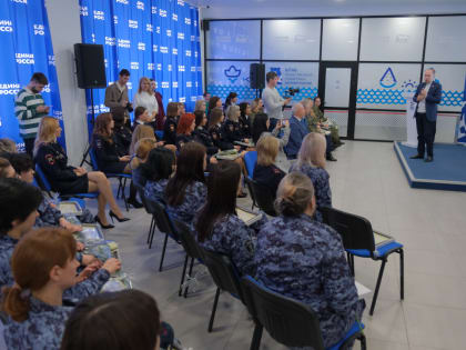 Игорь Седов поздравил женщин военнослужащих с 8 марта