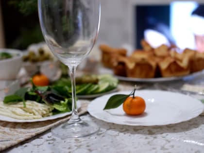 Так спасаются от похмелья все, но это роковая ошибка. Врач рассказал об опасных способах «подлечиться»