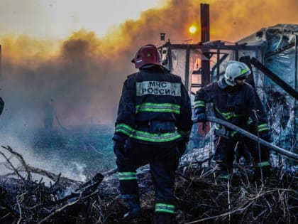 В Астраханской области горит большая свалка