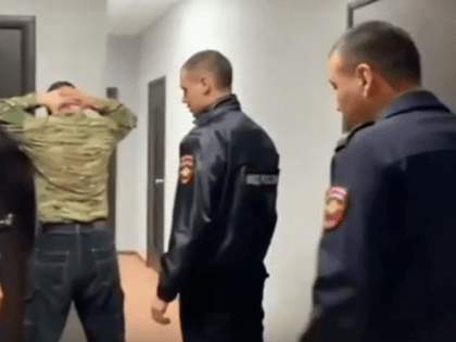 Астраханская полиция разогнала отдыхающих на одной из самых любимых улиц молодежи