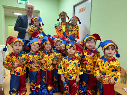 Игорь Седов вручил благодарственные письма воспитателям «Детский сад №5»