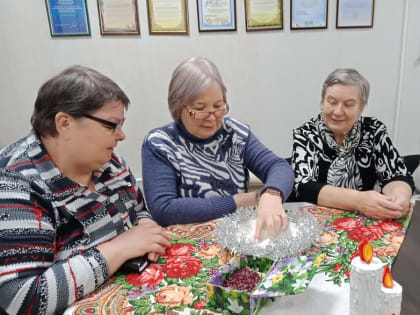 Зимние посиделки для пожилых людей «Как-то зимним вечерком бабушки гадали»