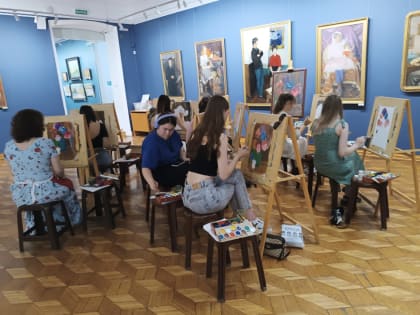 Будущие архитекторы АГАСУ вновь посетили летнюю арт-студию «Я – художник»