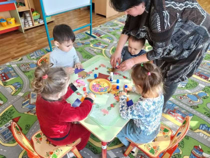 Малыши Приволжского района своими руками делают подарки родителям