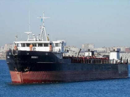 На Каспийском море спасают судно, севшее на мель