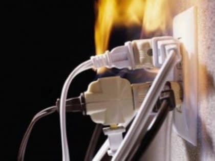 Астраханское МЧС рассказало о правилах использования электроприборов