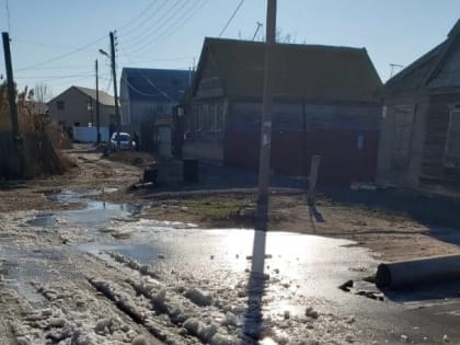 Астраханцы неделю сидят без воды из-за коммунальной аварии