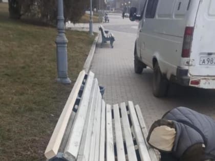 На набережной реки Волги восстанавливают плитку