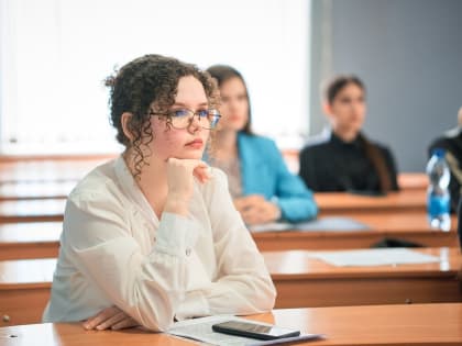 В АГУ обсудили актуальные проблемы литературоведения