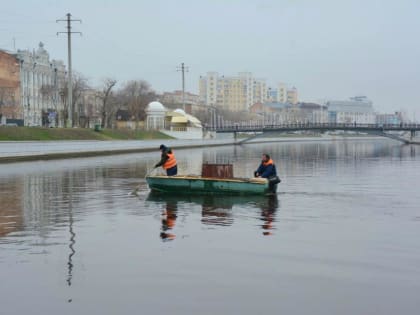 Городские коммунальщики приступили к зачистке каналов