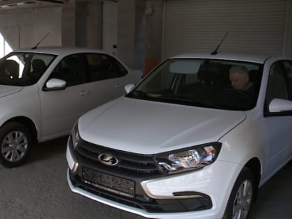 Астраханцам, которые получили травмы на производстве, вручили автомобили