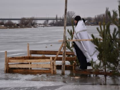 В посёлке Володарский в Крещение состоялся чин великого освящения воды