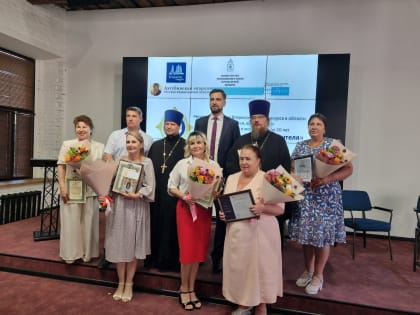 За нравственный подвиг учителя