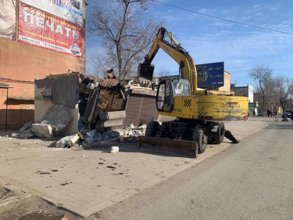 Администрация города на месте снесенных павильонов организует парковку