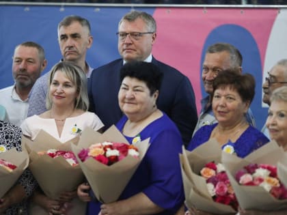 Губернатор наградил самые крепкие астраханские семьи