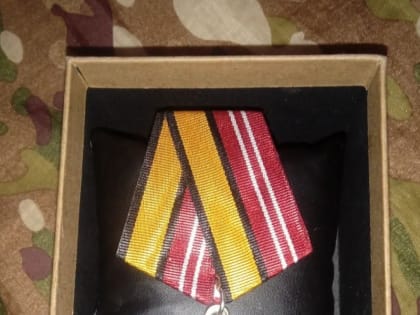 Астраханского артиллериста наградили медалью «За воинскую доблесть»