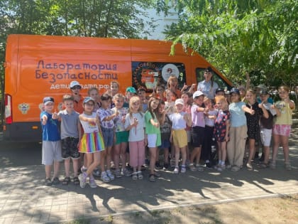 Астраханские дорожные полицейские проводят профилактические мероприятия для школьников