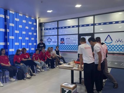 Очередную партию окопных свечей передали для участников СВО