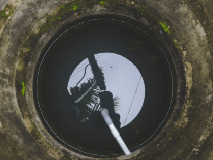 В Астраханской области 40-летний слесарь утонул в канализационной яме