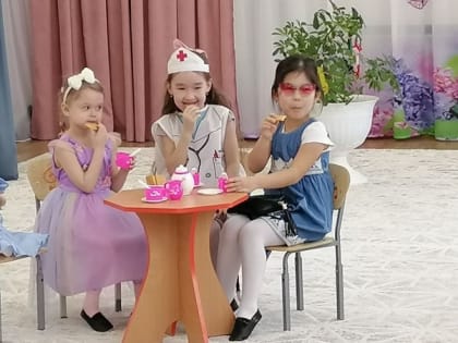 Приволжские малыши поздравляют своих мам с наступающим праздником