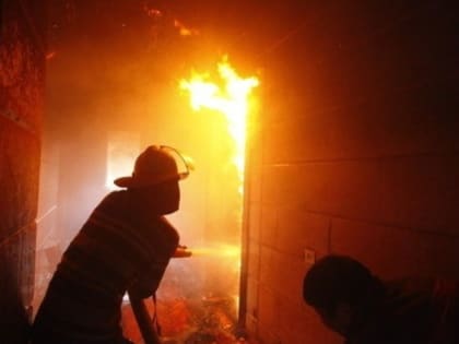 В Астраханской области ночью при пожаре погиб мужчина
