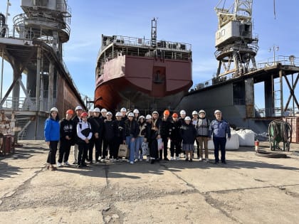 Астраханские студенты посетили площадки Южного центра судостроения и судоремонта