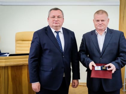 Отличившиеся астраханцы получили награды «За развитие парламентаризма и гражданского общества»