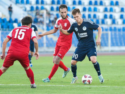 Губернатор Астраханской области призывает поддержать местные футбольные команды