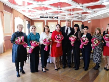 Астраханский губернатор встретился с женами военнослужащих