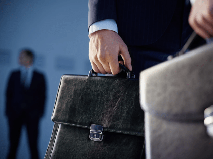 За должность министра строительства и ЖКХ Астраханской области поборются восемь человек