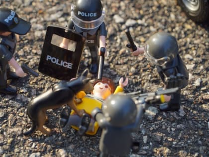 Астраханец поставил подножку полицейскому на улице Маркина