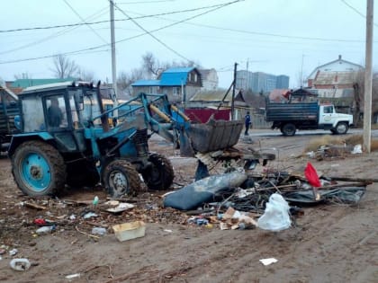 Астраханские коммунальные службы за новогодние праздники вывезли 300 кубометров мусора