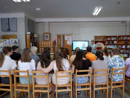 «Дом, где сходятся Человек и Господь»: в библиотеке презентовали выставку «Древних соборов вера и свет», приуроченную к Дню крещения Руси