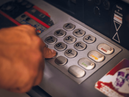 Астраханцы потеряли более 2 миллионов рублей из-за мошенников