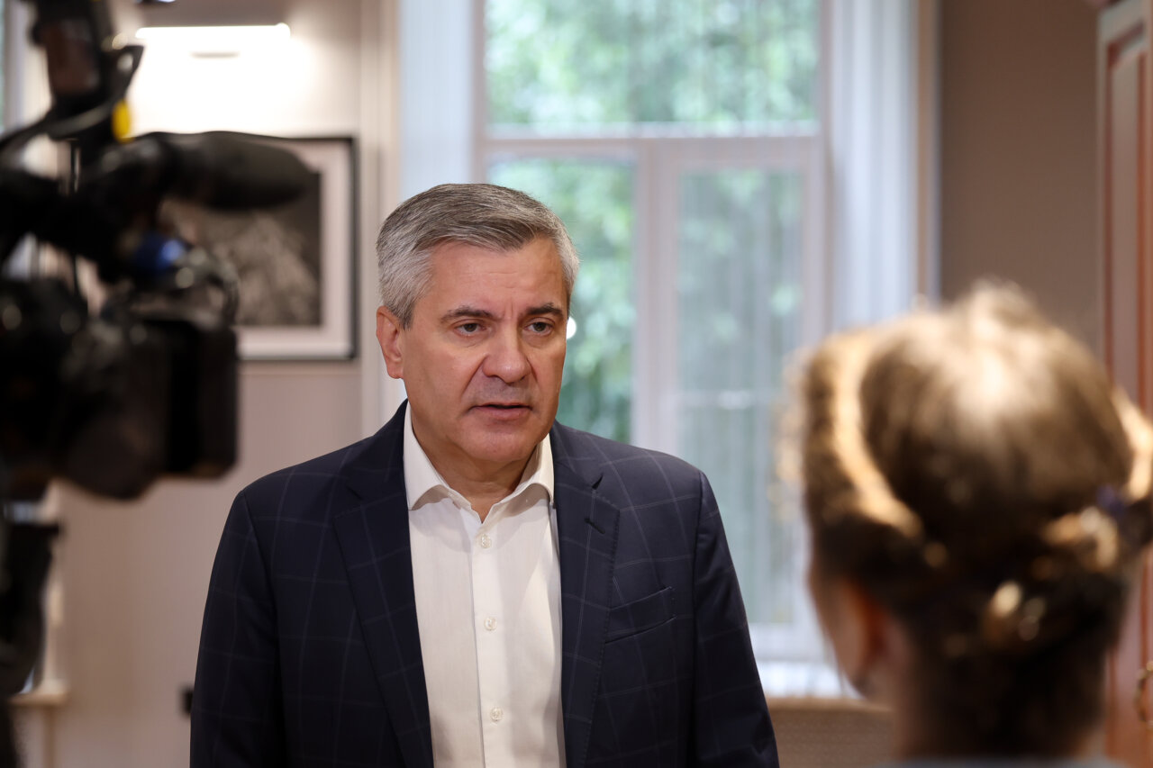 может ли директор совмещать заместителя директора. может ли директор совмещать заместителя директора. совмещение профессий должностей. доплата за совмещение профессий должностей приказ образец. назначен на должность генерального директора по совместительству.