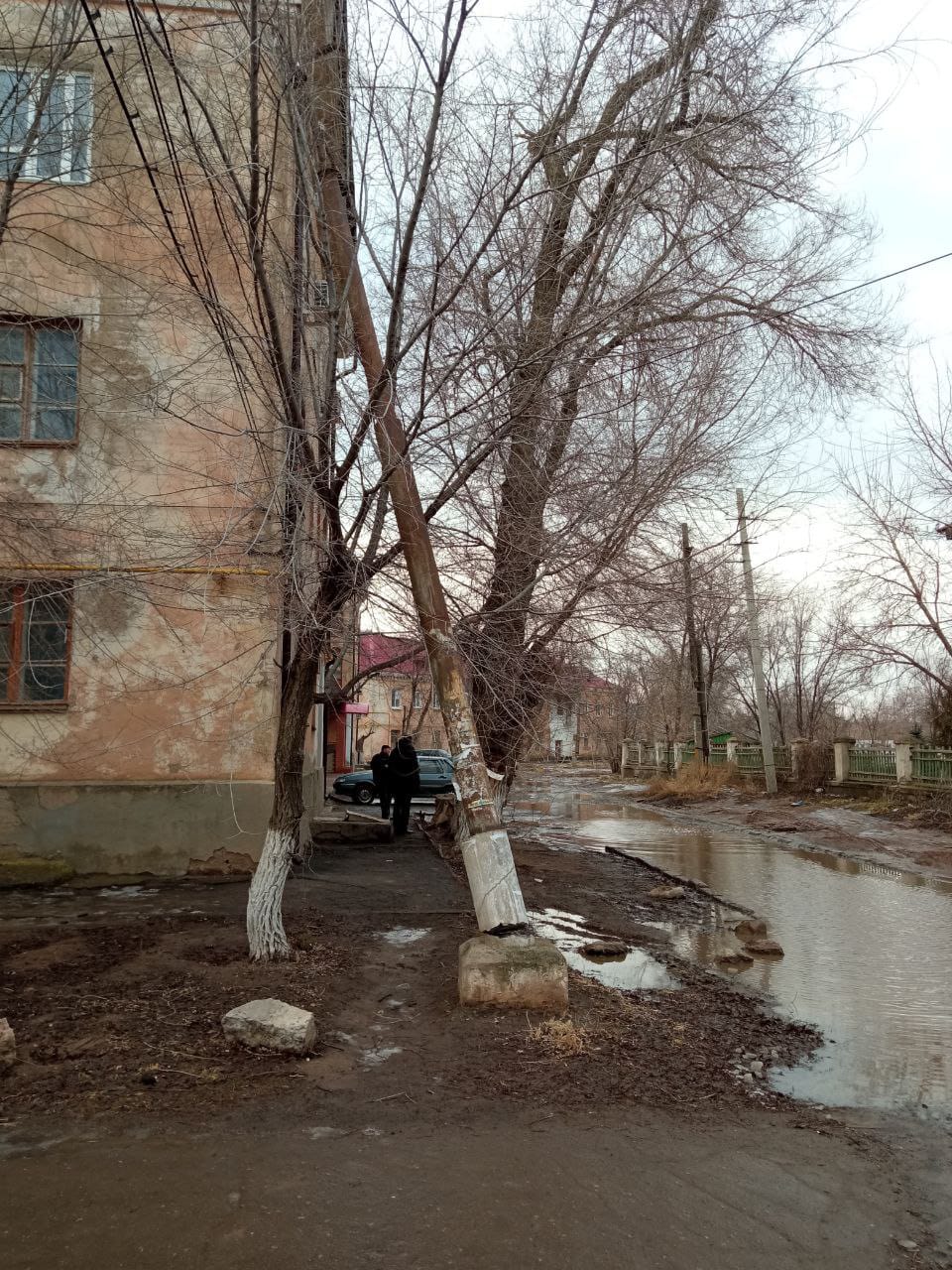 Погода батаевка ахтубинский. МБУ чистый город Ахтубинск. Разрушенный город. Разрушающийся город.