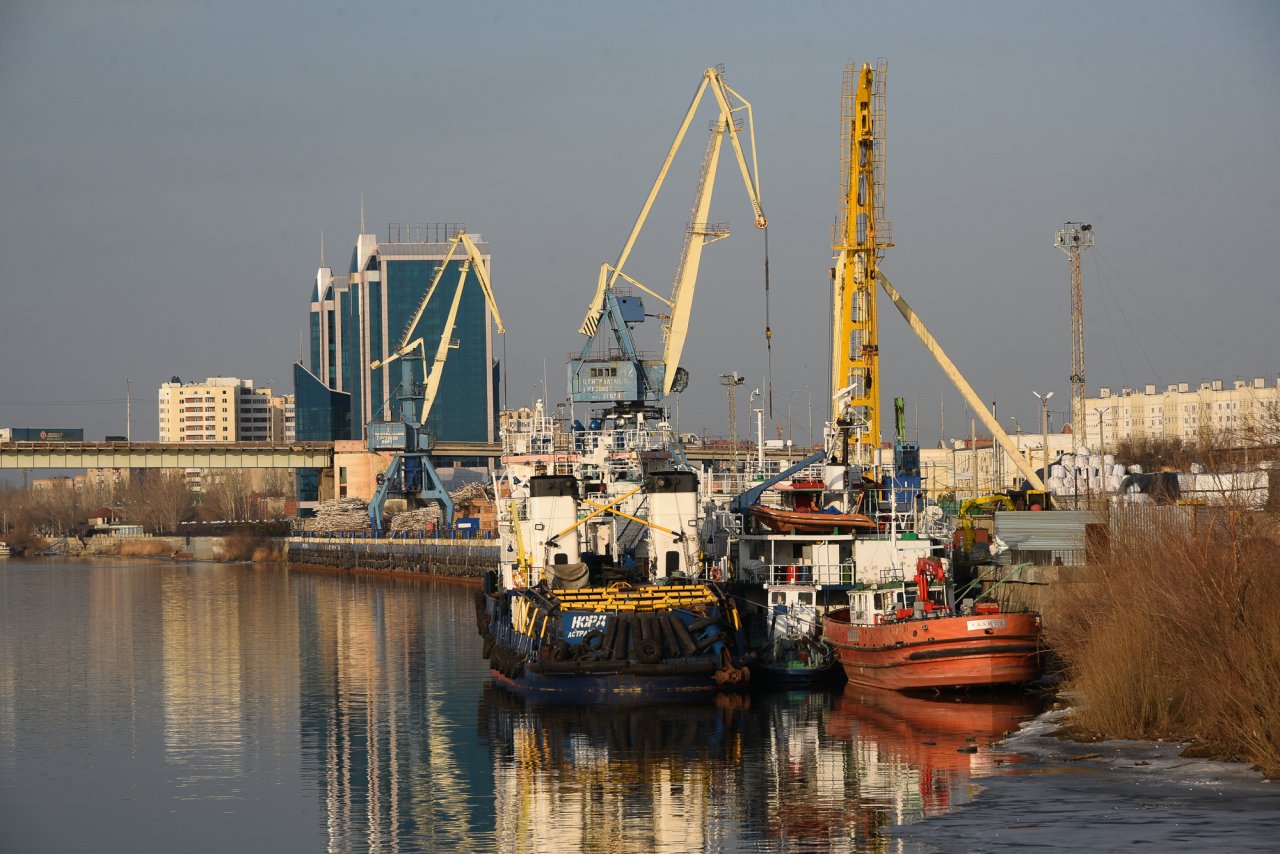 Астрахань какой порт. Морской порт оля астрахань. Астраханский морской порт. Пао астраханский порт. Центральный грузовой порт астрахань.