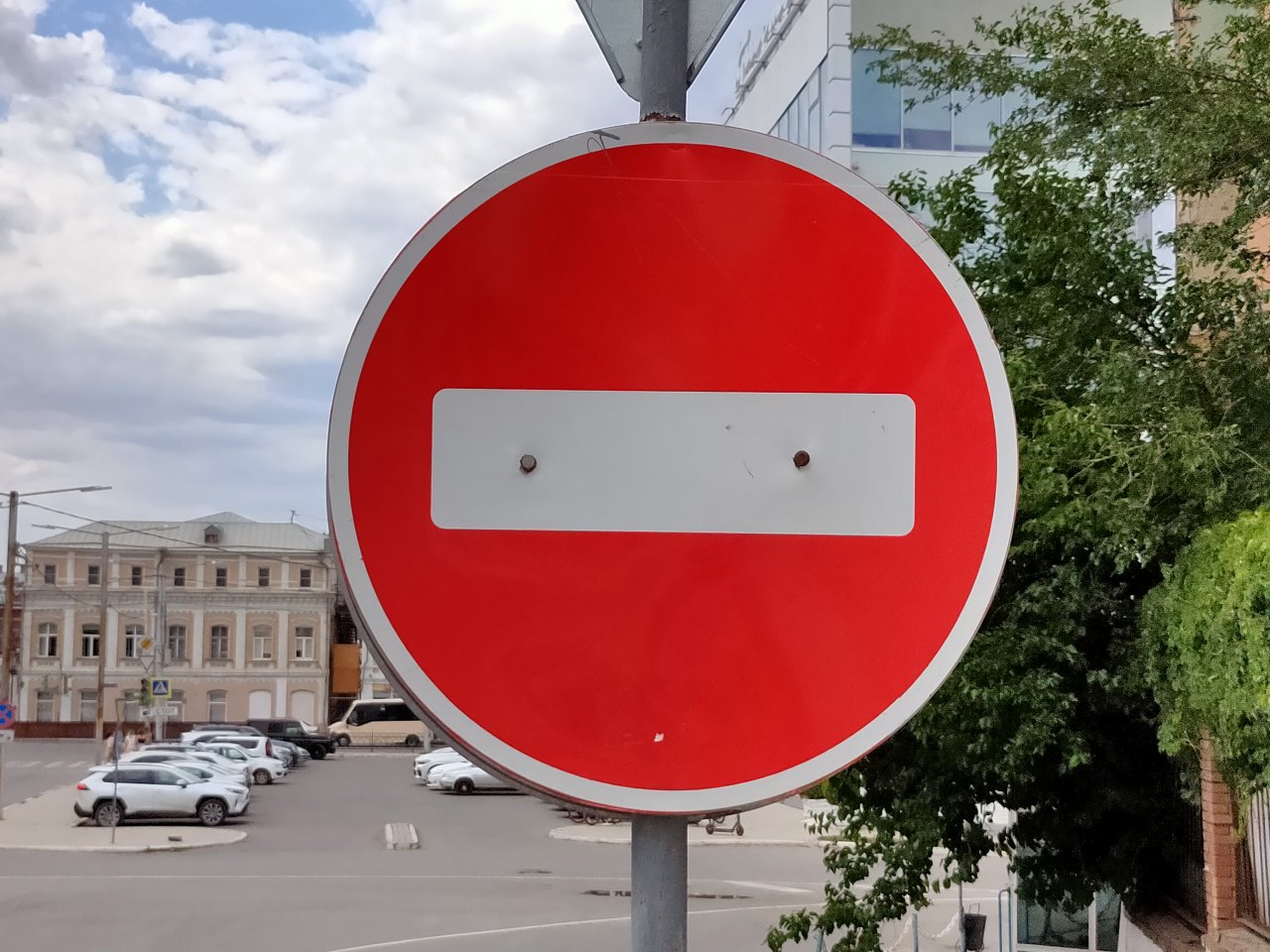 как выглядит знак грузовым проезд запрещен