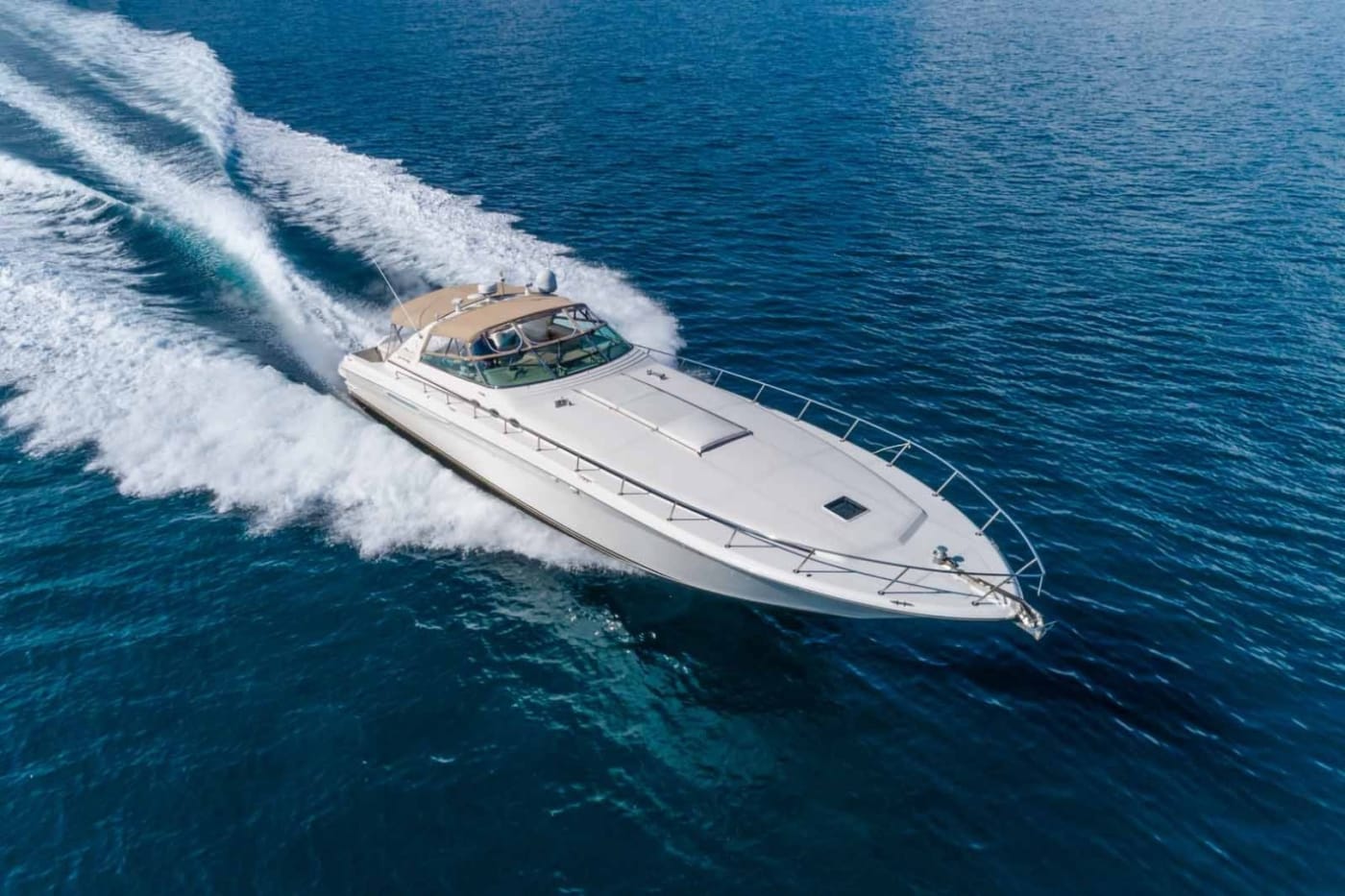 rent a 70ft Sea Ray Sun Sport Yacht for a luxury boat rental in chicago