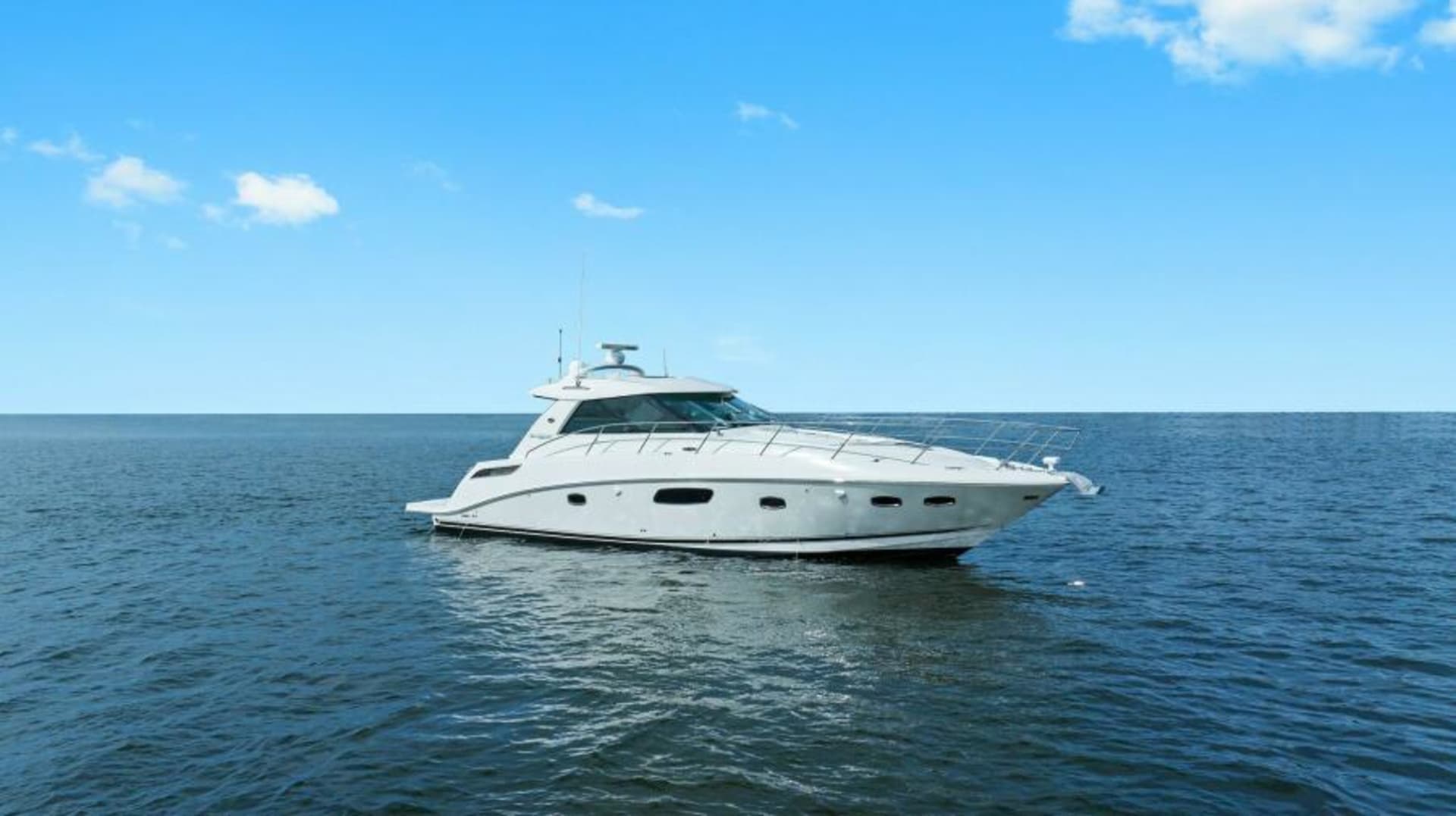 rent a 52ft Sea Ray Sundancer Yacht for a luxury boat rental in chicago